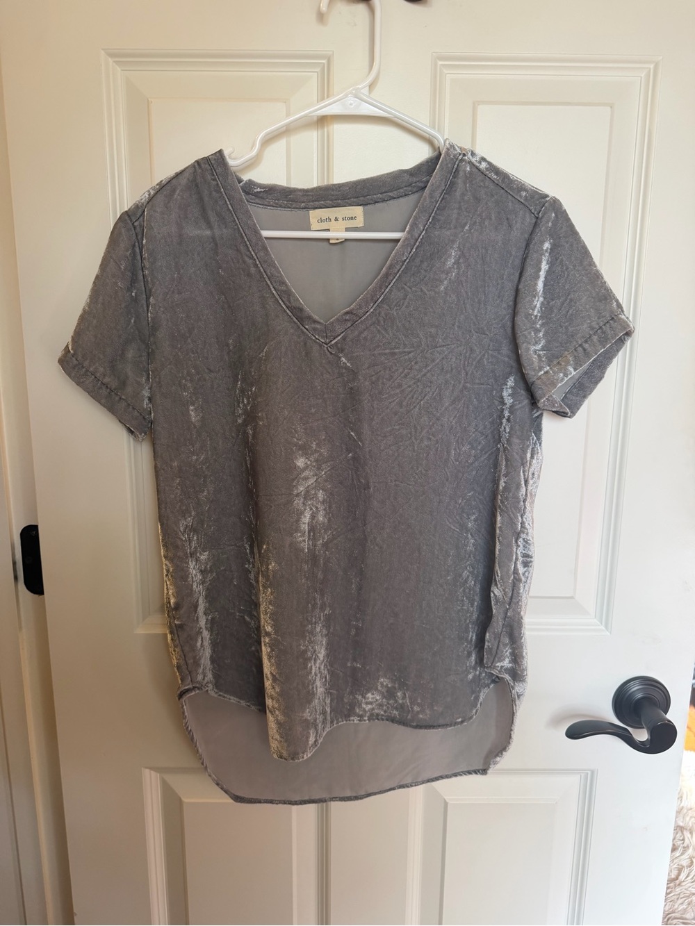 cloth & stone Silver Crushed Velvet V-Neck Short Sleeve Top